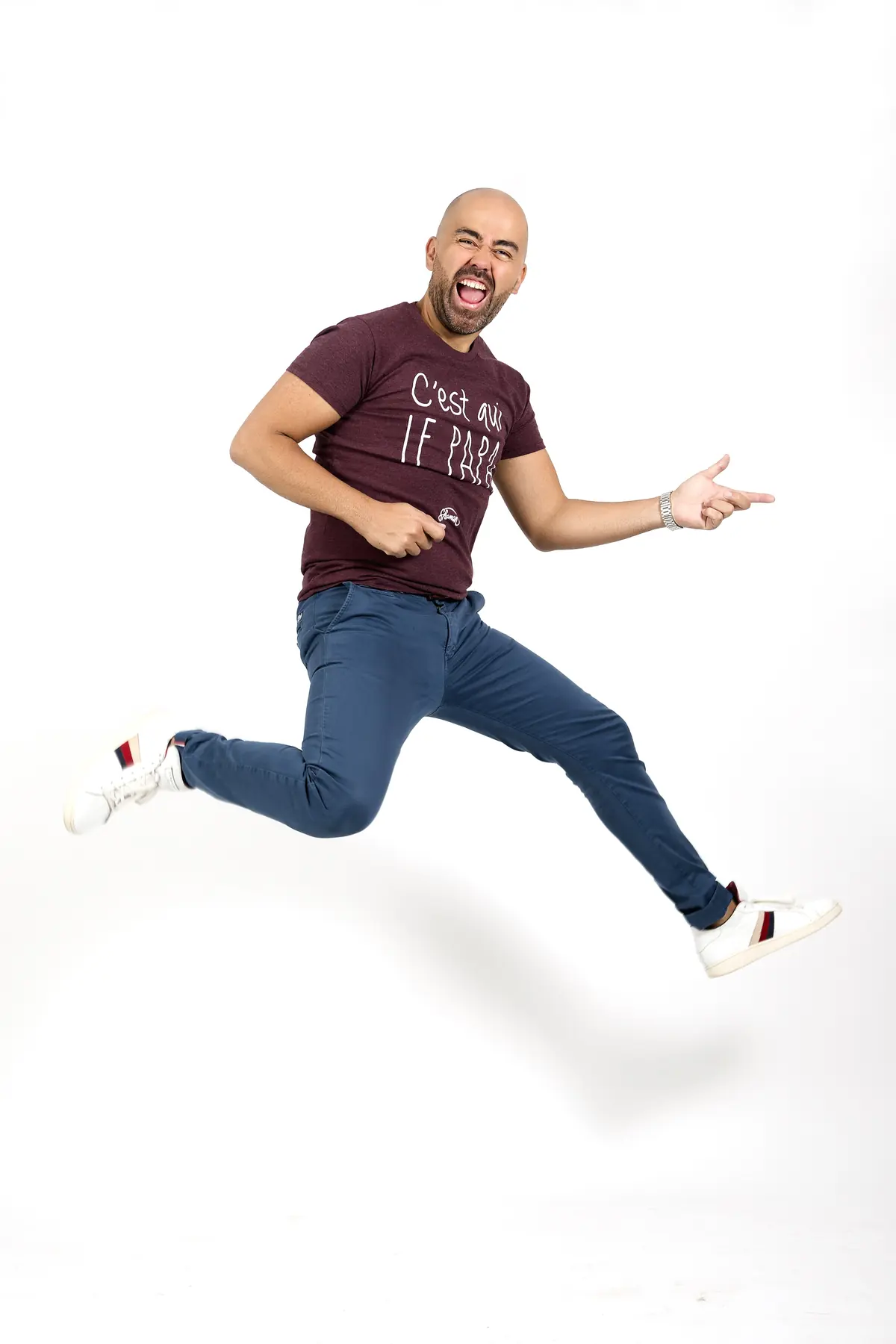 Yannick Alain en plein saut, libre et joyeux