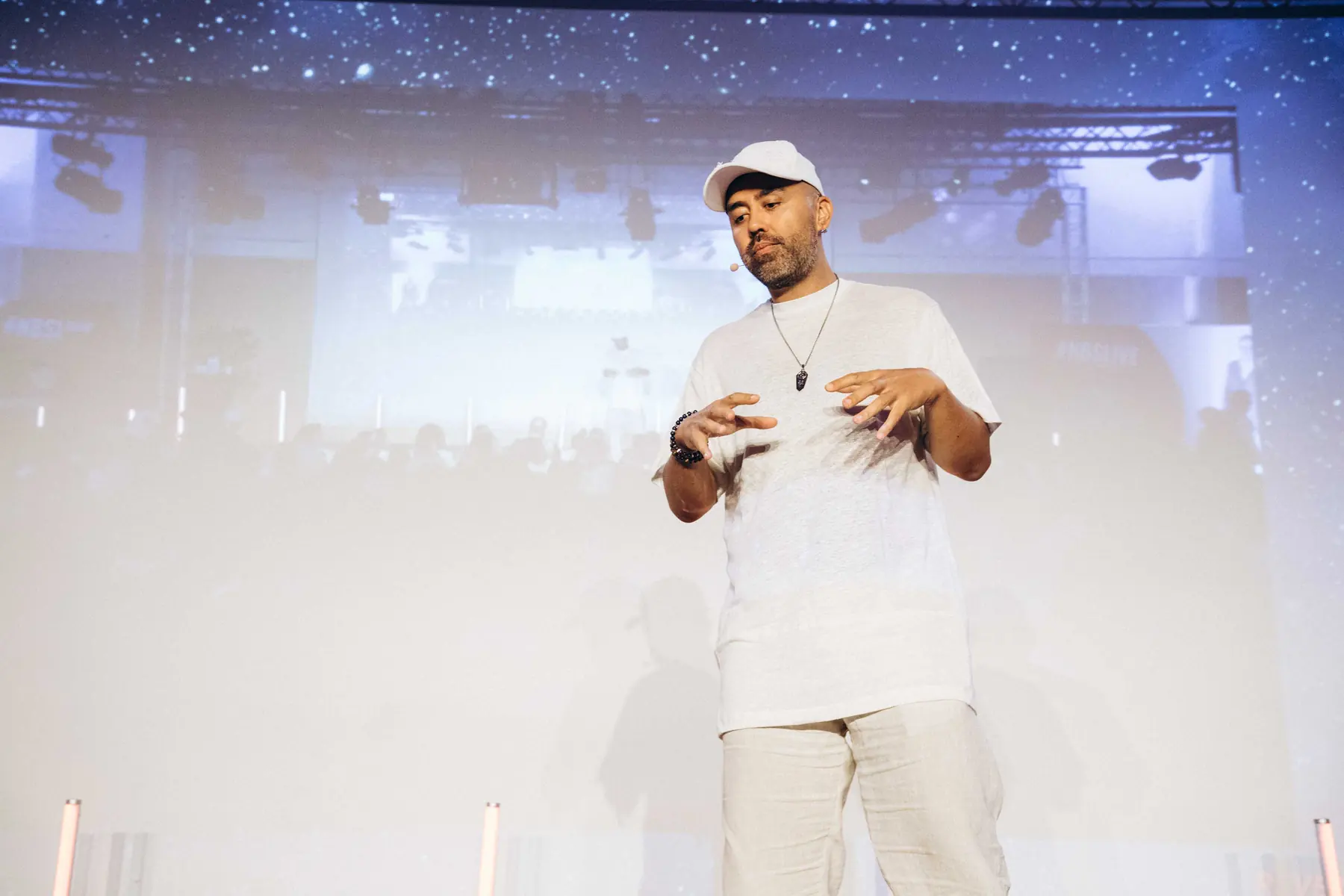Yannick Alain face au public